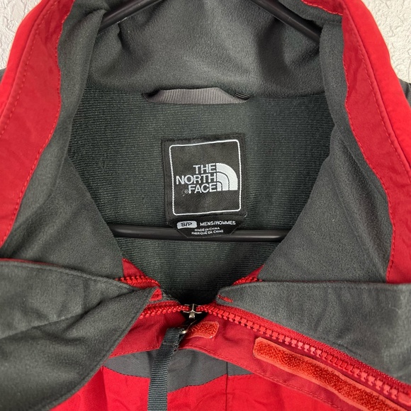The North Face Men's Gor-Tex Ski Jacket, Red and Black, Small - Picture 2 of 10